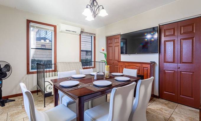 Hillside House | ⭐️Best XL House To Visit NYC-5BR+3Baths+Hot Tub+Parking 5 cars