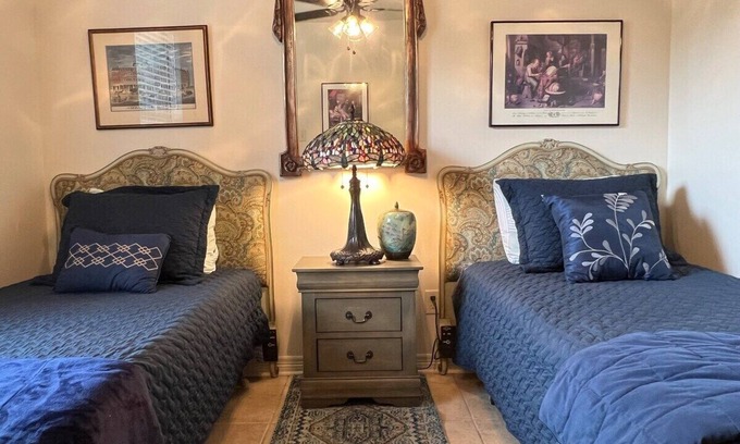 Tyler Apartment | BestStays@Sapphire- a Duplex Near Hospitals large groups ok.TVs in all roomsnn
