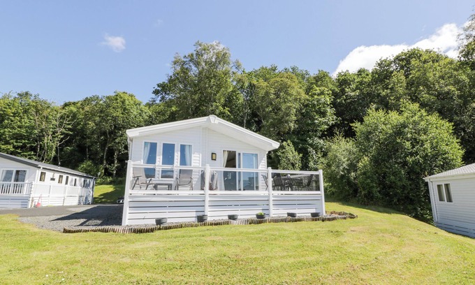 Wemyss Bay Cottage | BETHANY'S RETREAT, pet friendly, with a garden in Wemyss Bay