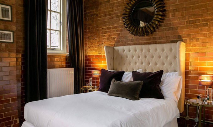 Bicester Apartment | Betts (Private Ensuite room) at Bicester Heritage