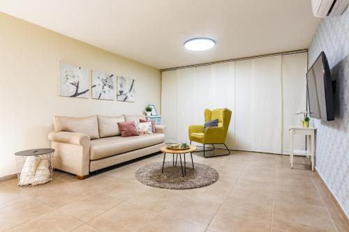 Yeruham House | Between Crater and Lake