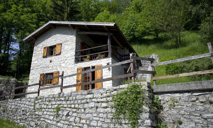 Occagno Cabin | BETWEEN THE FOREST AND THE LAKE