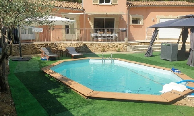 Laudun Villa | Between vineyards and garrigues (4km from Mas de So)