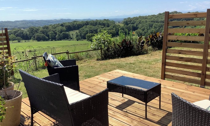 Estampes House | Beutiful home with terrace and private salon garden in the Gers. nnnn