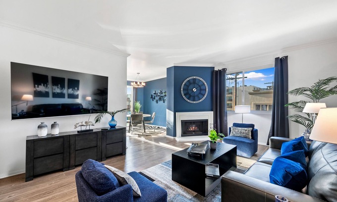 Beverly Grove Hotel | Beverly Hills Oasis 2 BR w/Pool