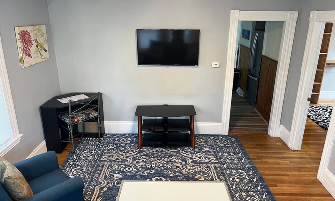Beverly Apartment | Beverly/Salem! Dwtn/Water/Train