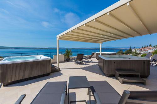 Dramalj Apartment | Bezauberndes Studio nur 100 Meter zum Strand mit Sauna, Whirlpool, Meerblick, WiFi