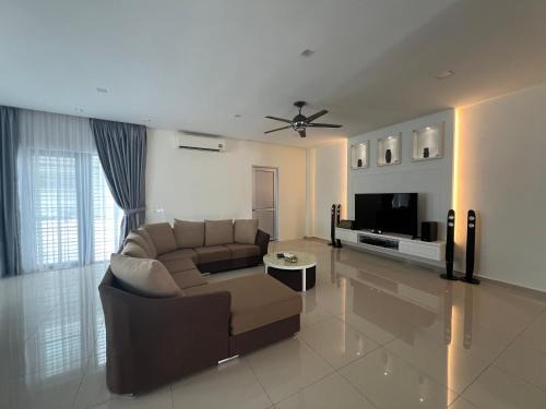 Lumut House | Bichrome Marina Island Private Villa Pangkor Lumut
