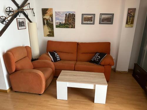 Biescas Apartment | BIESCAS Todas las comodidades y más GAS, GARAJE , TRASTERO, CENTRO, WIFI,