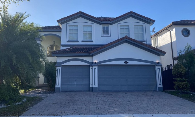 Tamiami House | Big/Beautiful in the heart of Miami with Jacuzzi