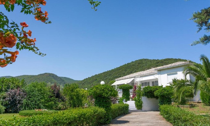 Gomati House | Big Country House, 10' from the Beach