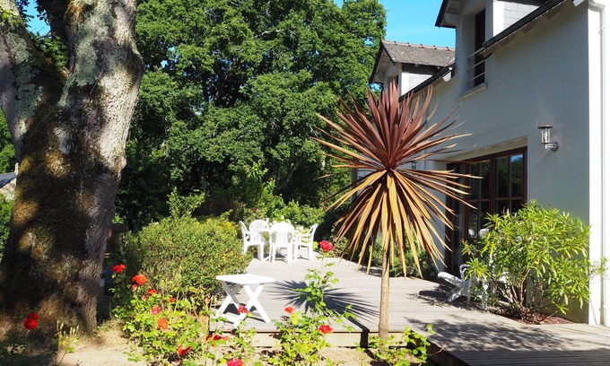 Arradon House | Big garden, 200m beach, shops 500m, wifi,