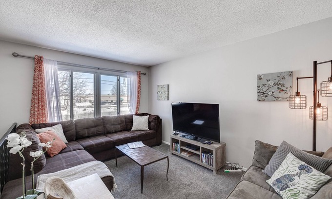 Midway House | Big Group Stay In Midway 12 Beds Central Location