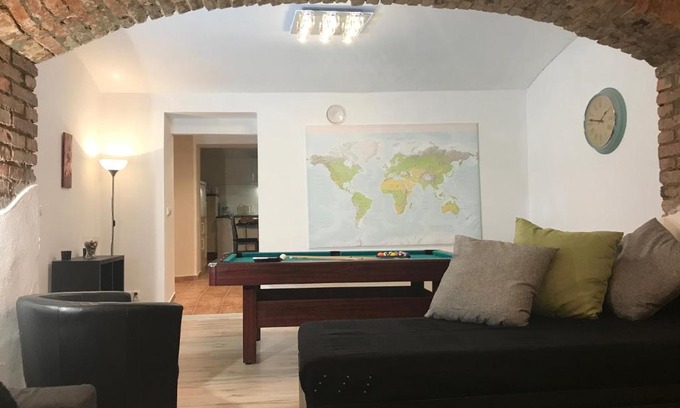Vrsovice Apartment | Big Homebase with Billardtable