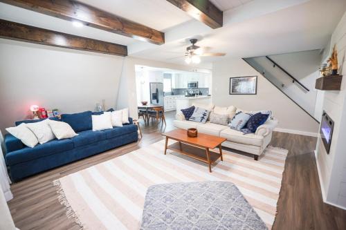 Carolyn Estates House | Big Lot Waterfront of Cedar Creek Lake Sleeps 12