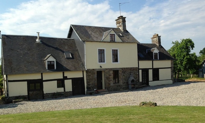 Grandparigny House | Big Normandy Farmhouse Sleeping 18