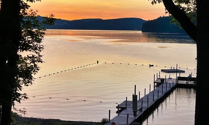Cooperstown - Otsego Lake Cottage | Big Pines at the Lake - waterfront - swimming, fishing, boating