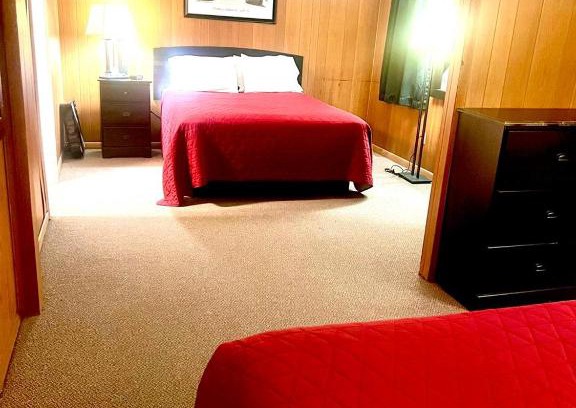 Laurel Hotel | Big Red Inn