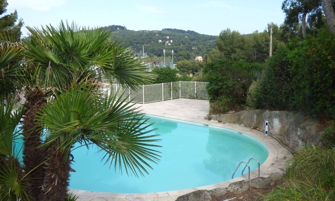 Les Sablettes Apartment | Big Studio in the peace with SWIMMING POOL and in 5mn in feet of the BEACH