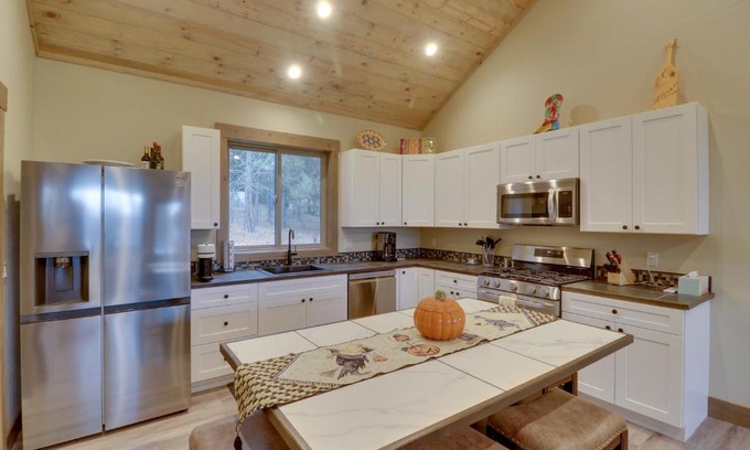 Woods Bay House | Bigfork Cottage with Lake Views 5 Mi to Downtown