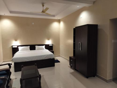 Elappara Resort | Biglaand Dew Castle