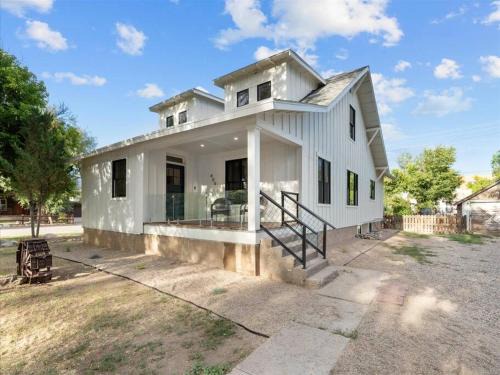 Eagle House | Bike House