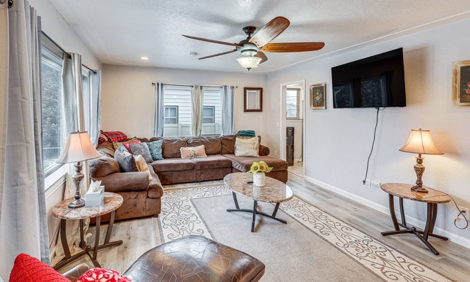 Billings House | Billings Home w/Trampoline, Gas Grill & Fire Pit!