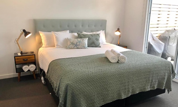 Binalong Bay House | BINALONG BRAE @ Bay of Fires Two bedroom both with ensuites