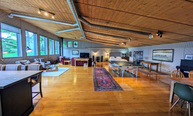 Colborne House | Birch View Studio - Luxury Guesthouse in Brighton, Ontario