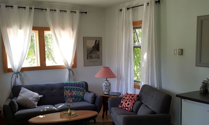 Kaslo Cottage | Birkwood Cottage-Downtown