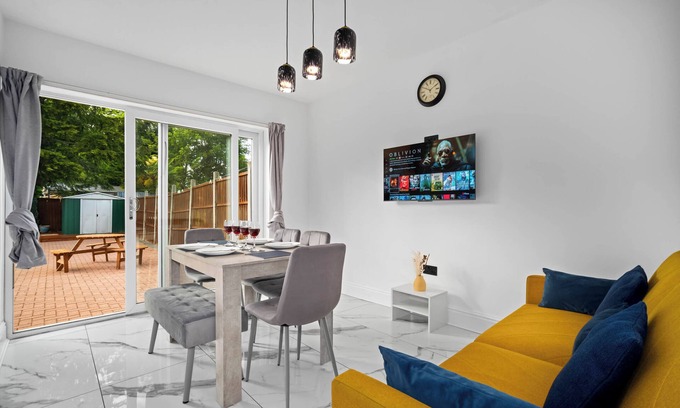 Acocks Green House | Birmingham Host 7 Guest Free Parking Bullring Resort World NEC BHX Luxury Posh