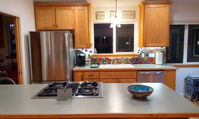 Columbia House | Bixel Bungalow- Cottage in Gold Rush Columbia