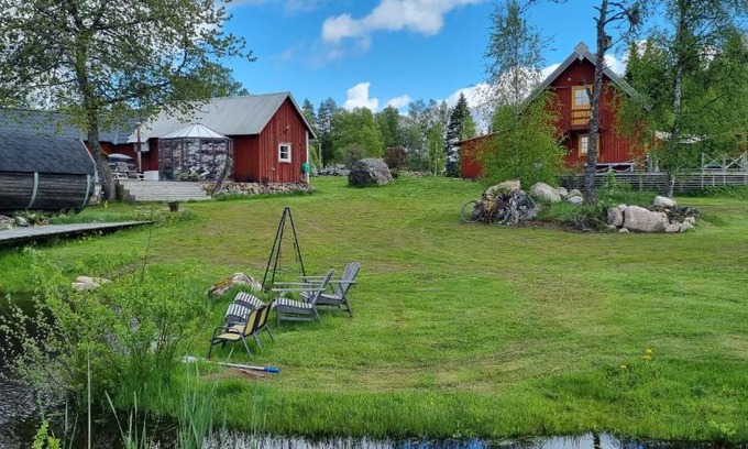 Blidsberg Bed & Breakfast | Björkedal gård
