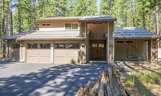 Black Butte Ranch House | Black Butte Ranch Glaze Meadow 223