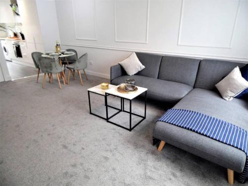Johnstone Apartment | Black Cart House