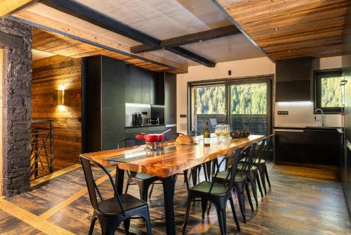 Les Brevieres Ski Chalet | Black Diamond - Chalet Babylon