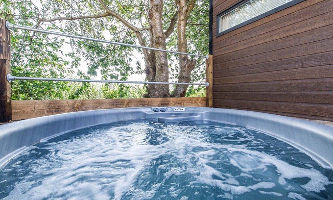 Lincoln Cottage | Black Edition lodge - Unit 41 - a lodge that sleeps 8 guests in 3 bedrooms