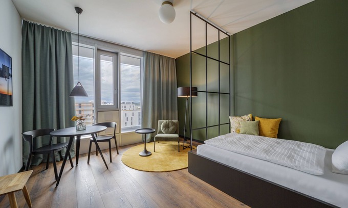 Bruhl-Guterbahnhof Apartment | Black F House - Serviced Apartments