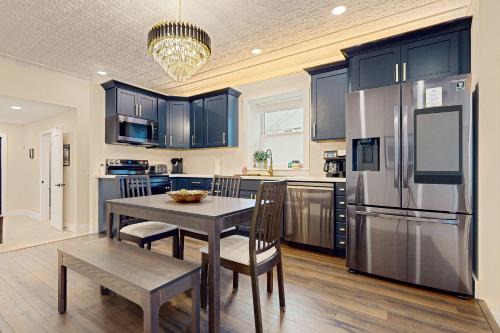 Rutland House | Black Pearl