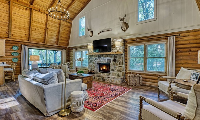 Highlands Hills House | Black Pines - Mountain Escape Minutes from Downtown Highlands