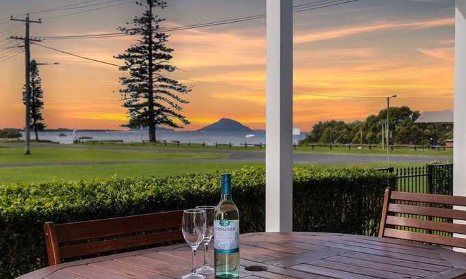 Pindimar House | Black Possum Cottage - Views of the Bay