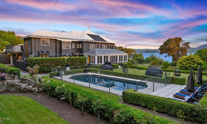 Kawaha Point Hotel | Black Swan Lakeside Boutique Hotel