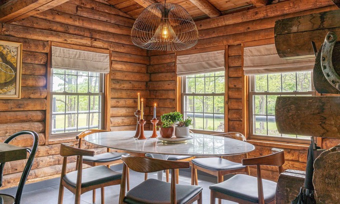 Kerhonkson House | Black Walnut Lodge - Chic Log Cabin, Sleeps 10!