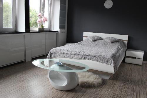 Raciborz Apartment | Black & White