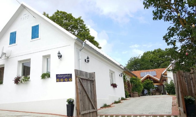 Eltendorf House | Blauregenhof