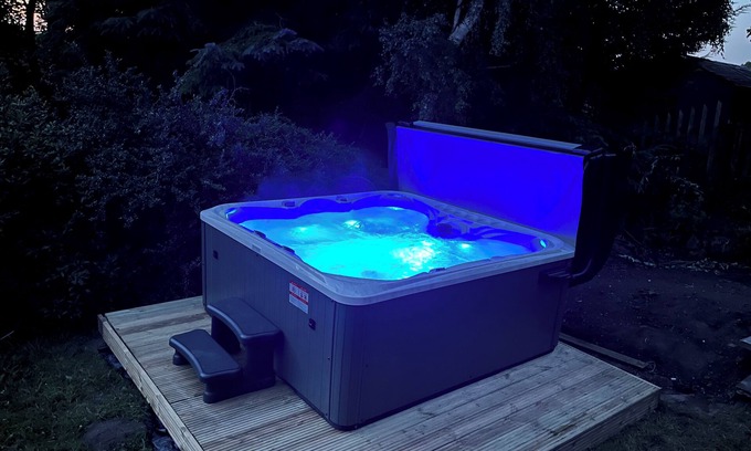 Blaydon on Tyne House | BlaydonBurn - Sleeps 6 - Parking - Garden - HotTub