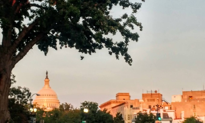 Capitol Hill Apartment | Blazing WIFI 3 blocks to Capitol Gorgeous E Cap St