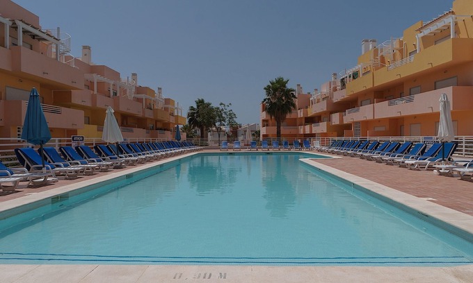 Canada Apartment | Blige Blue Apartment, pool, AC, balcony