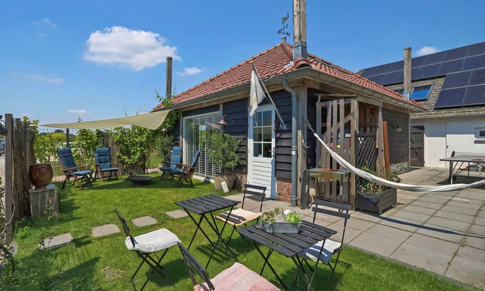 Municipality of Culemborg Cottage | Blingbling Heropgebouwde Studio in Prachtige Natuur bij Werk aan het Spoel