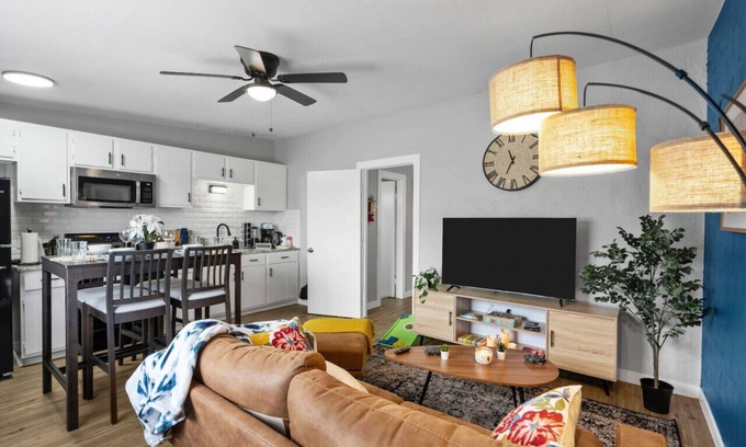 Central Arlington Apartment | Blissful 1BD:AT&T Walkable, Modern & Ground-Level!